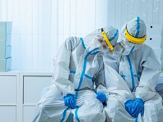 Продължават да дават бонусите от 1000 лв. на медиците на първа линия