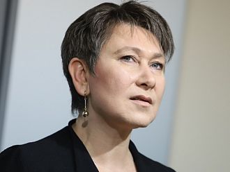 Везиева несъгласна със смяната на шефката на ДКК, иска оставки на взелите решението
