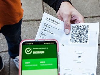Румъния също обмисля зелен сертификат за църкви и магазини