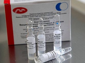 Руската ваксина „ЕпиВакКорона“ формирала тройна имунна защита