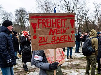  Протести срещу Covid ограниченията в Германия и Франция