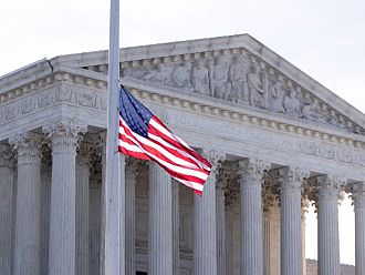 Върховният съд на САЩ спря решение за задължителна ваксинация в големи фирми