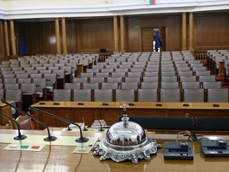 Депутатите решават удължаването на парите за от миналата година
